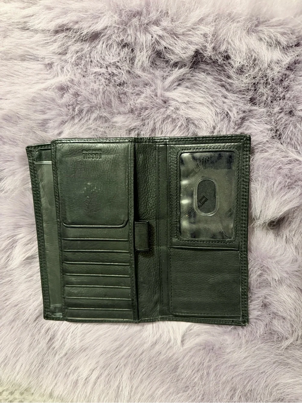 Fossil compact leather